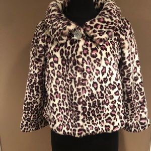Crop faux fur leopard pink